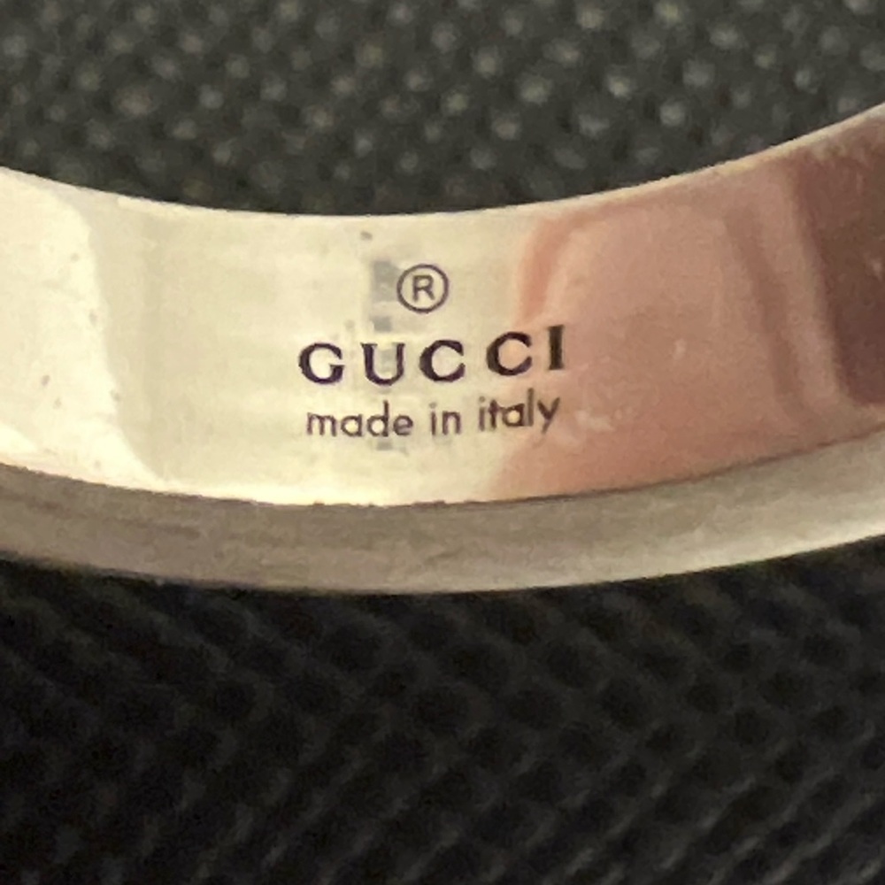 Gucci GG and Bee Engraved 4mm 925 Ring, Size 5 - Picture 4 of 5